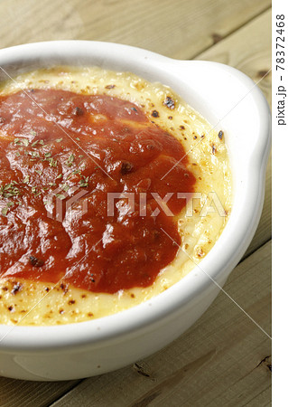 溶けて焦げ目がついたたっぷりチーズの熱々ドリア、グラタン 溶けて焦げ目がついたたっぷりチーズの熱々ドリア、グラタン 78372468