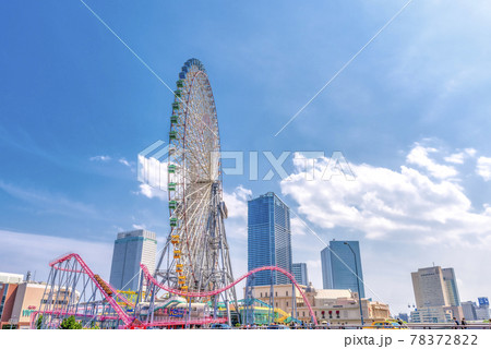 横浜の都市風景 観覧車と高層ビル 横浜の都市風景 観覧車と高層ビル 78372822