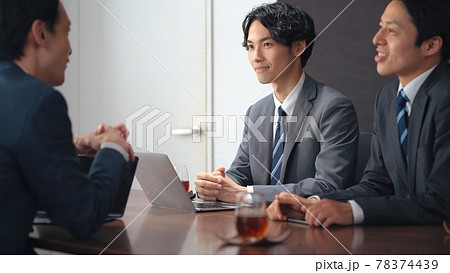 会議室ミーティングイメージ 78374439