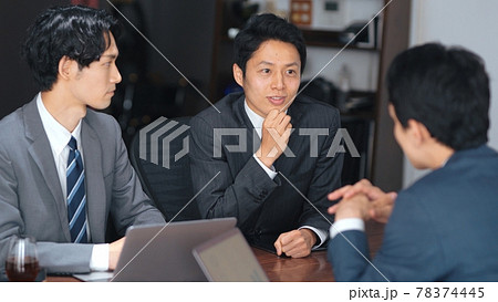 会議室ミーティングイメージ 78374445