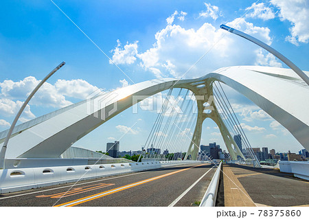 青空にアーチを描く、豊田大橋〈愛知県豊田市〉 青空にアーチを描く、豊田大橋〈愛知県豊田市〉 78375860