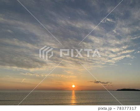 穏やかな海の夕暮れ 穏やかな海の夕暮れ 78377317