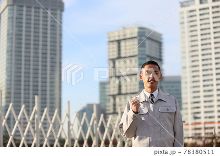 制服 時計 会社員 新入社員 働く人 ビジネス 屋外 若い男性 ビル コロナ 営業 コピースペース 制服 時計 会社員 新入社員 働く人 ビジネス 屋外 若い男性 ビル コロナ 営業 コピースペース 78380511