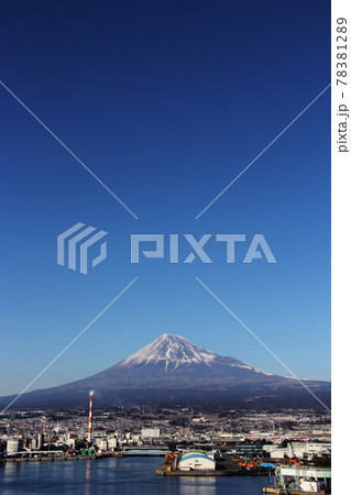 田子の浦港から見る富士山（縦） 78381289