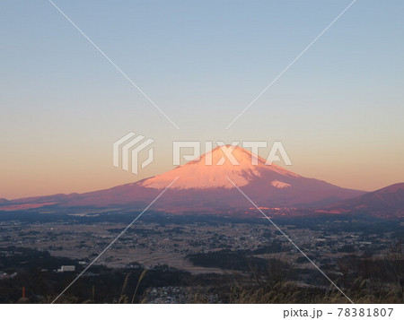 朝焼けに染まる富士山 朝焼けに染まる富士山 78381807