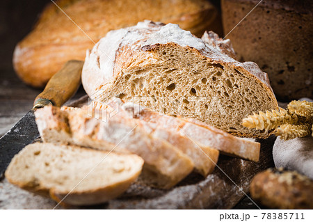 Fresh slice bread Fresh slice bread 78385711