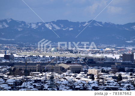 長岡市中心部雪晴れ 78387662