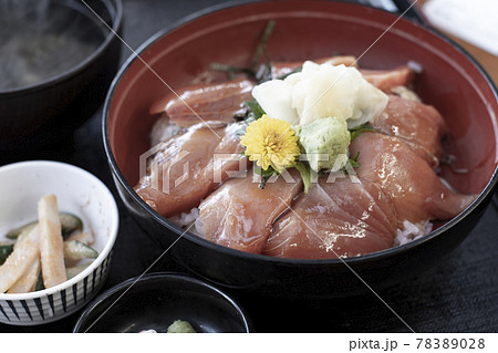 マグロ漬け丼　マグロ丼　マグロ　海鮮　刺身　魚　おいしい　和食　フード　料理　 78389028