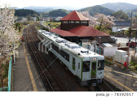 明覚駅に到着する八高線キハ110 明覚駅に到着する八高線キハ110 78392657