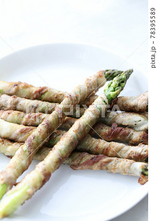 ジューシーな北海道産グリーンアスパラの豚バラ巻き 78395589