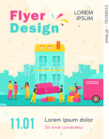 Couple moving out house and giving key to agent 78398032