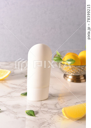 ボタニカルなスキンケアボトル ボタニカルなスキンケアボトル 78399215