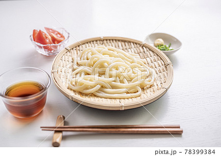 夏はさっぱりざるうどん 夏はさっぱりざるうどん 78399384