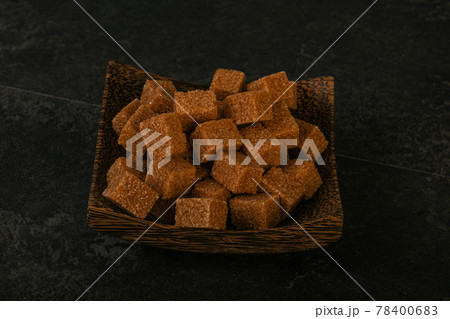 Cane sugar cubs in the bowl Cane sugar cubs in the bowl 78400683