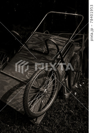 アメリカ　メーン州　古いリヤカー 78401953