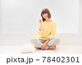鼻のトラブルがスッキリ解放して満面の笑みを見せる若い女性 78402301