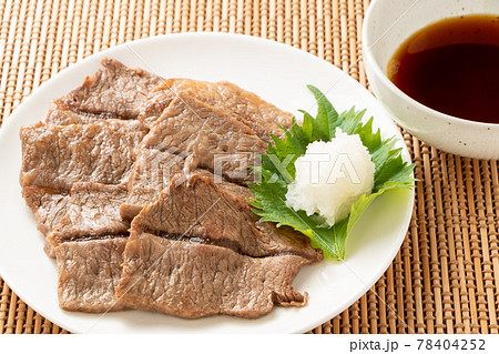 和風焼肉(ミスジ)。大根おろしとポン酢醤油添え。 和風焼肉(ミスジ)。大根おろしとポン酢醤油添え。 78404252