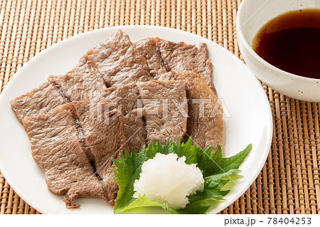 和風焼肉(ミスジ)。大根おろしとポン酢醤油添え。 78404253