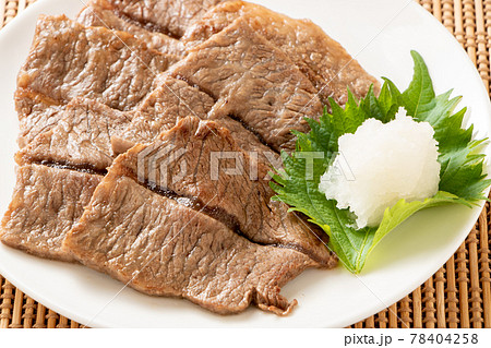 和風焼肉(ミスジ)。大根おろし添え。 和風焼肉(ミスジ)。大根おろし添え。 78404258