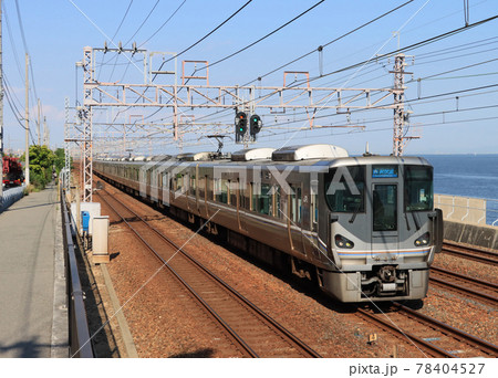 山陽本線須磨付近を走る225系新快速 山陽本線須磨付近を走る225系新快速 78404527