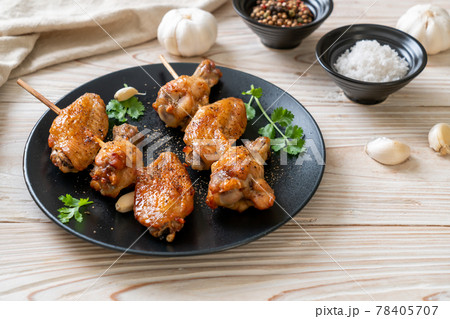 grilled chicken barbecue with pepper and garlic 78405707
