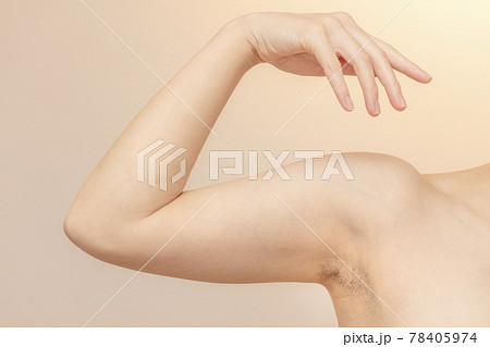 日本の若い女性の脇毛 78405974