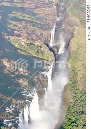 上空から望むビクトリアフォールズ 78406245