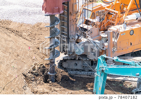 建築現場　基礎工事　オーガスクリュー先行掘削 78407182