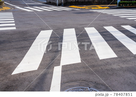 交差点 横断歩道 交差点 横断歩道 78407851
