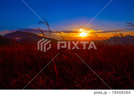 曽爾高原の夕景 78408360