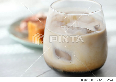 アイスカフェオレとおやつ 78411258