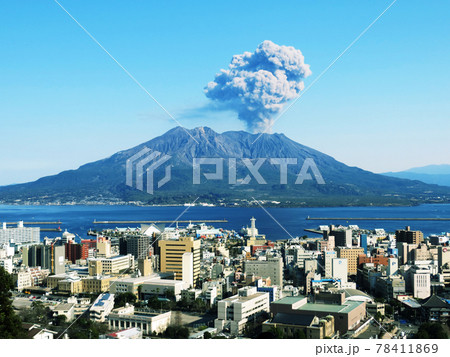 噴煙を上げる桜島 噴煙を上げる桜島 78411869
