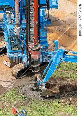 建築現場　基礎工事　オーガスクリュー先行掘削　掘削土落とし 78412376