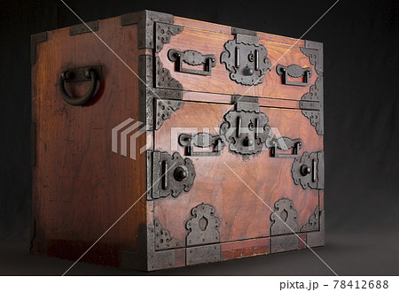 明治期の隠し扉づくりの船箪笥 明治期の隠し扉づくりの船箪笥 78412688
