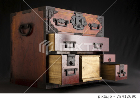 明治期の隠し扉づくりの船箪笥 78412690