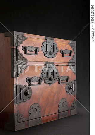 明治期の隠し扉づくりの船箪笥 明治期の隠し扉づくりの船箪笥 78412694