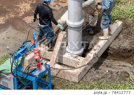 建築現場 杭基礎工事 摩擦杭建て込み03 下杭 建築現場 杭基礎工事 摩擦杭建て込み03 下杭 78412777