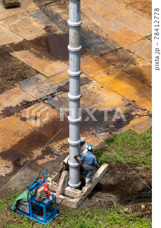 建築現場 杭基礎工事 摩擦杭建て込み04 下杭 建築現場 杭基礎工事 摩擦杭建て込み04 下杭 78412778