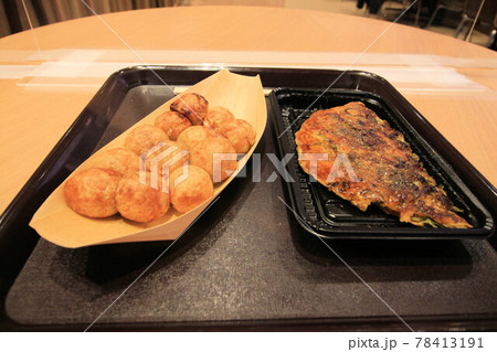 大阪名物の明石焼きとネギ焼き 大阪名物の明石焼きとネギ焼き 78413191