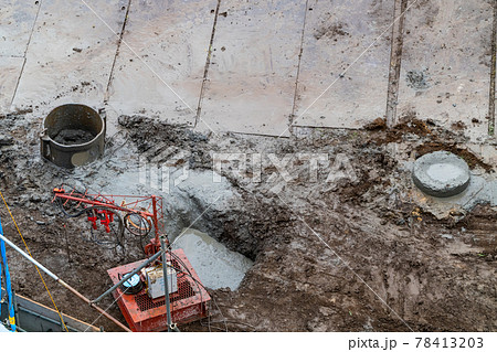 建築現場　基礎工事　摩擦杭　埋込み完了 78413203