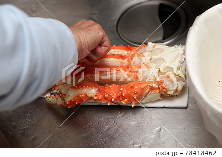 タラバガニの調理 78418462