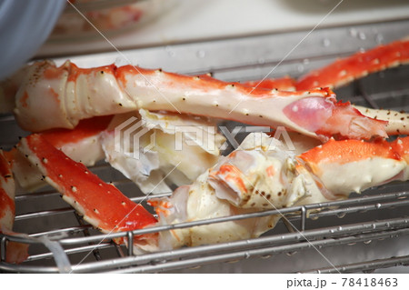 タラバガニの調理 78418463