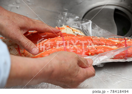 タラバガニの調理 78418494
