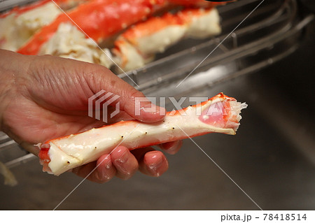 タラバガニの調理 78418514