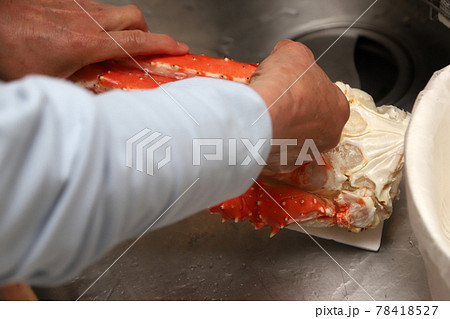 タラバガニの調理 78418527
