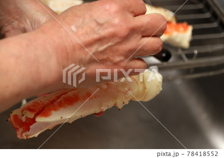 タラバガニの調理 78418552