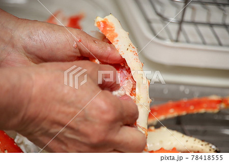 タラバガニの調理 78418555