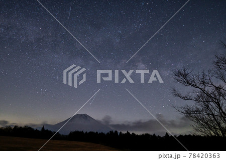 星降る富士山麓 78420363