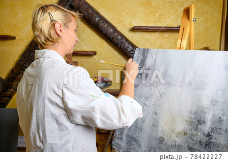 Woman having fun painting in art class 78422227