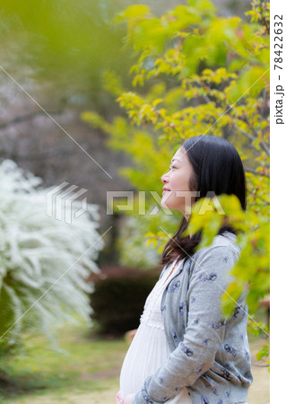 マタニティフォトのイメージ 妊婦のポートレート マタニティフォトのイメージ 妊婦のポートレート 78422632